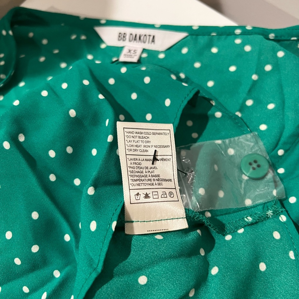 BB Dakota Wrap Top in Pepper Green, Size XS - Picture 8 of 8